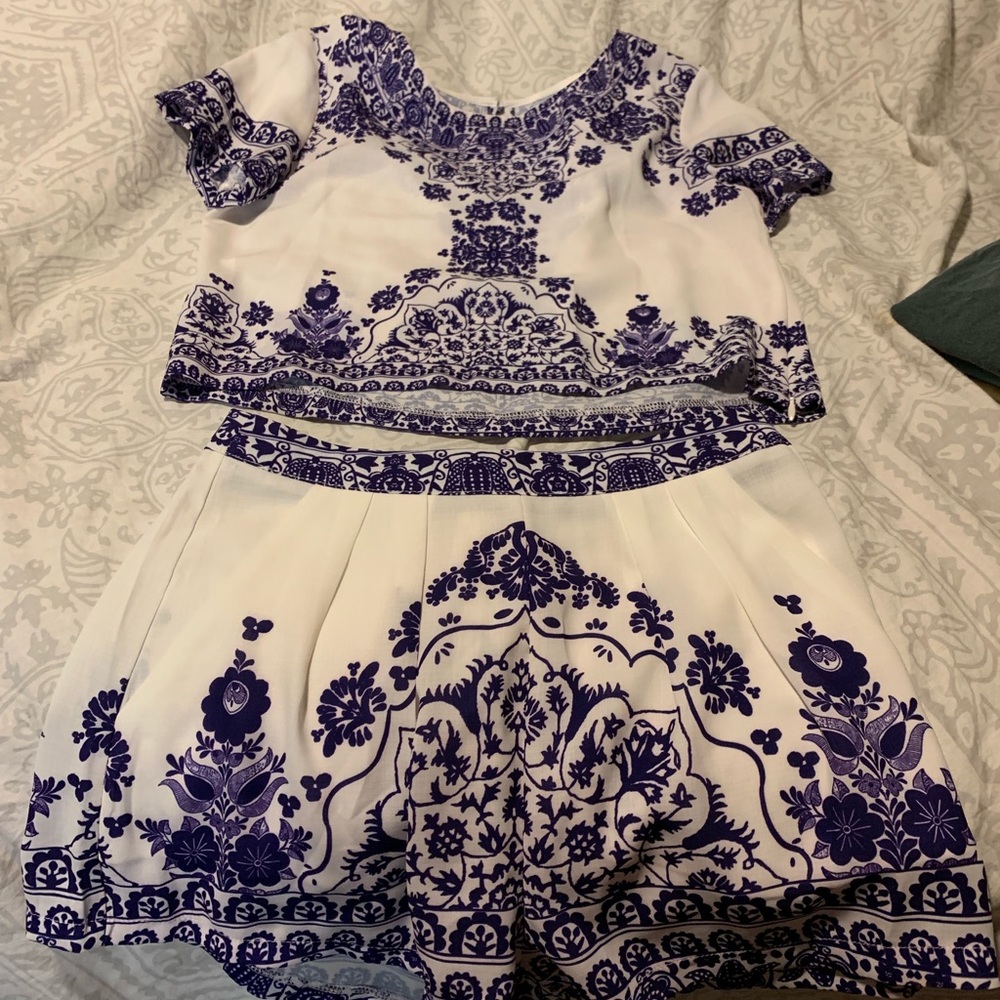 The famous 2 piece set worn once